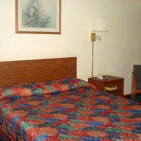 Anderson Chesterfield Travel Inn Daleville Rum bild