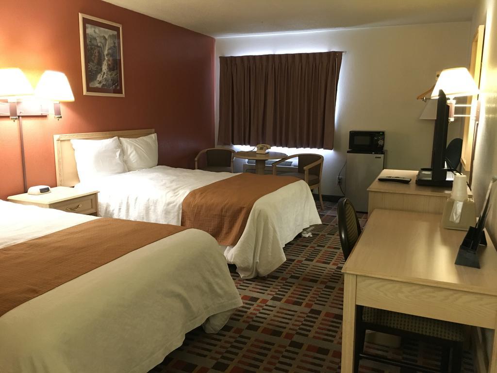 Anderson Chesterfield Travel Inn Daleville Exteriör bild